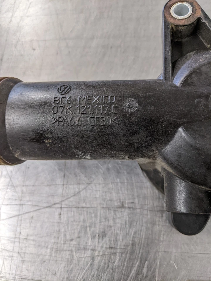 Carcasa termostato trasero para 10-14 Volkswagen Golf 2.5 07K121117C Foto 3 de 4