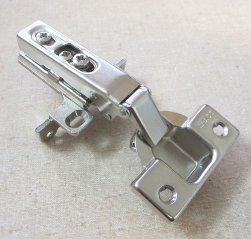 One Grass Cabinet 1006-30 Hinge w/ Rare Clip-On 048 Base Plate Face Frame Mount