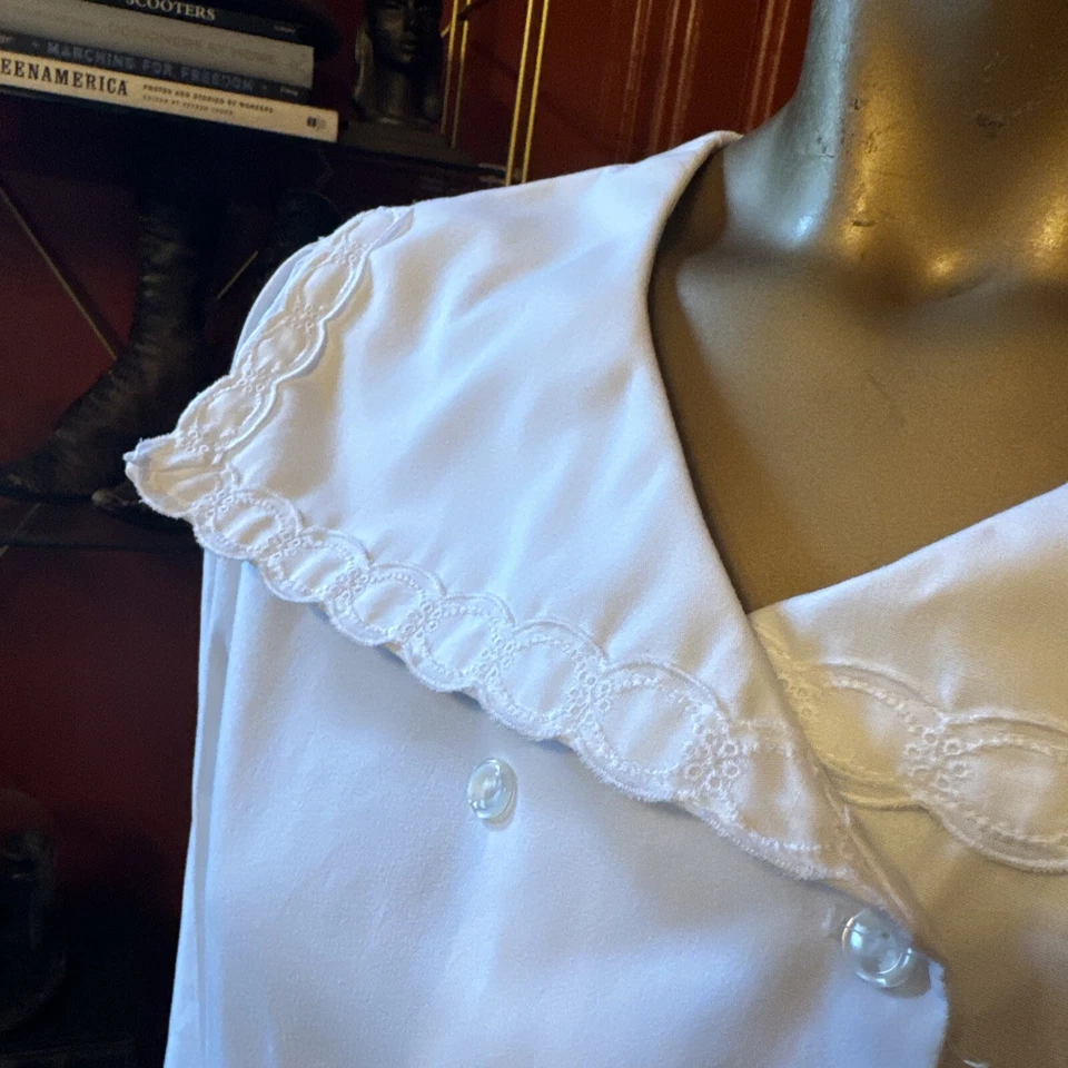 Vestido Action Line De Colección Enfermera Botón Encaje Cuello Manga Abullonada Talla M Doble Botón Foto 3 de 4