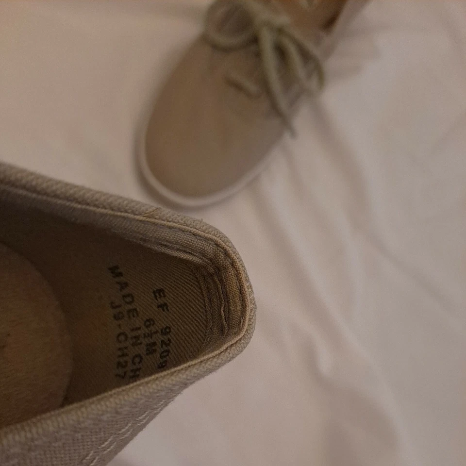 Tenis de lona Grass Hoppers tacón de cuña tostado talla 6,5 Foto 3 de 4