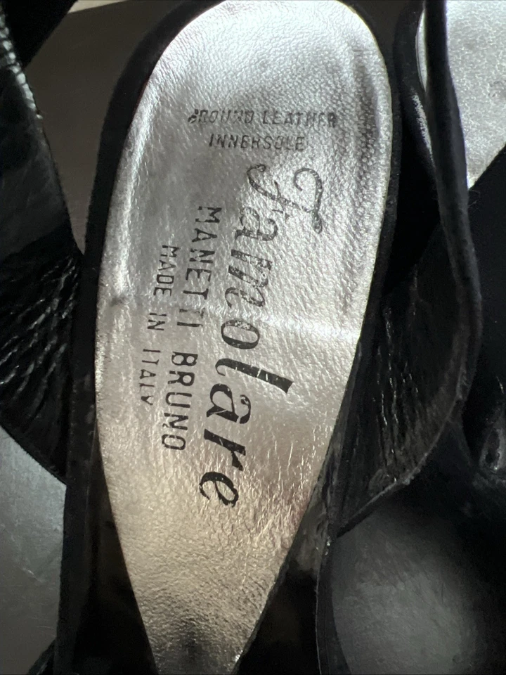 Sandalias vintage años 70 Famolare negras tacón bloque punta moña correa para el tobillo 7B hechas en Italia Foto 4 de 4
