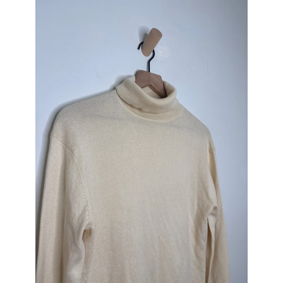 Suéter Moda International Seda Cachemira Cuello Alto Talla XS Crema Minimalista Foto 2 de 4