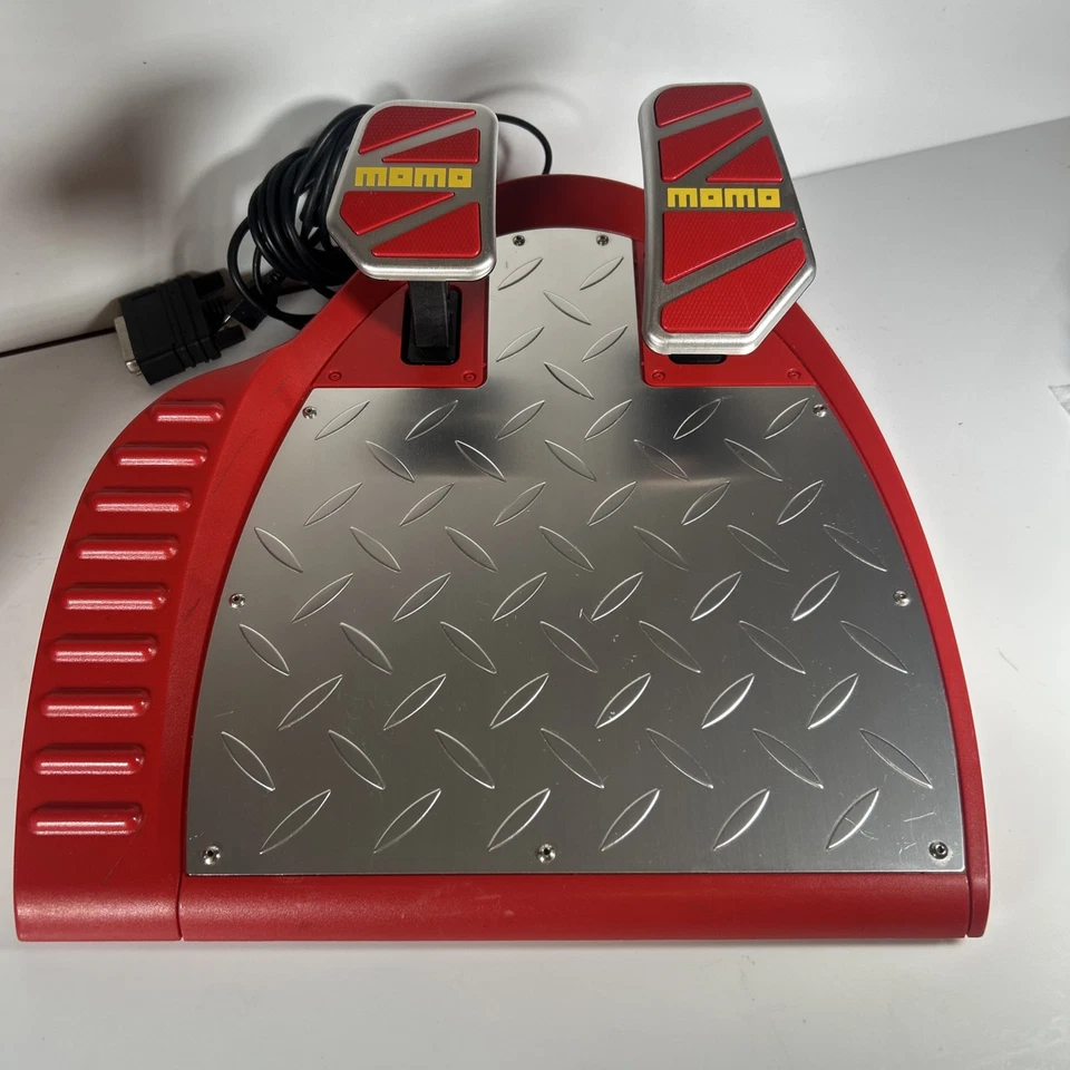 Logitech Professional Design MOMO Force Feedback Steering Wheel+Pedals - Image 2 of 4