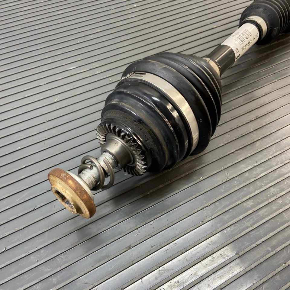 2012-2015 BMW X1 E84 2.0L AWD Front Right Axle Half Shaft 7591682 OEM - Image 3 of 4