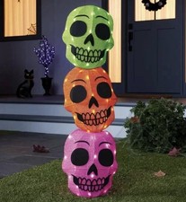 Hyde Eek Stacked Skulls LED 36 Indoor Outdoor Halloween Decor w/ Lights C1