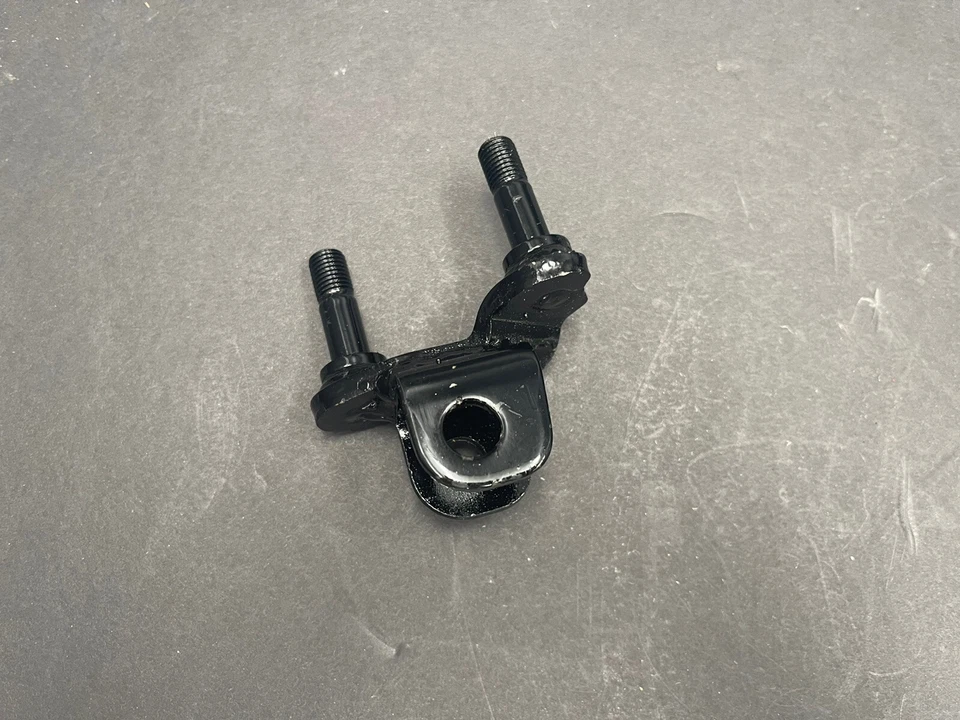 Suporte de degrau dianteiro direito Kawasaki 1983-85 ZX750 ZX 750 A1 NOS OEM # 34003-1163 - Imagem 2 de 3