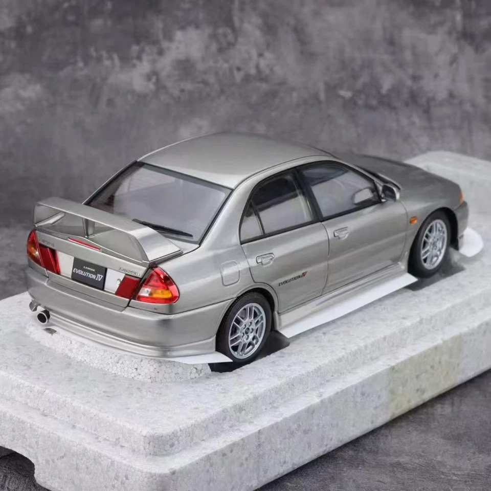 Motorhelix MH 1/18 Mitsubishi Lancer Evolution IV acero plata met. 499 piezas EVO4 Foto 3 de 4