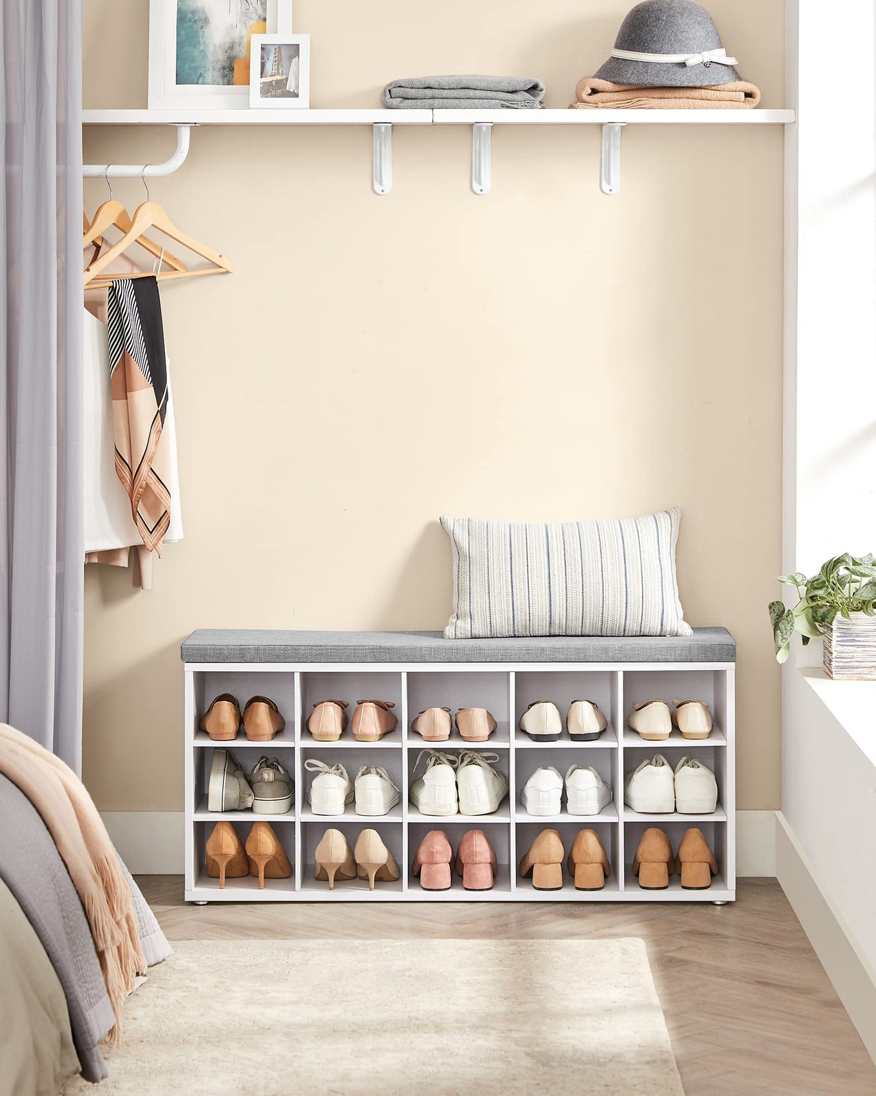 Banc à chaussures blanc à 15 compartiments ouverts pour entrée moderne