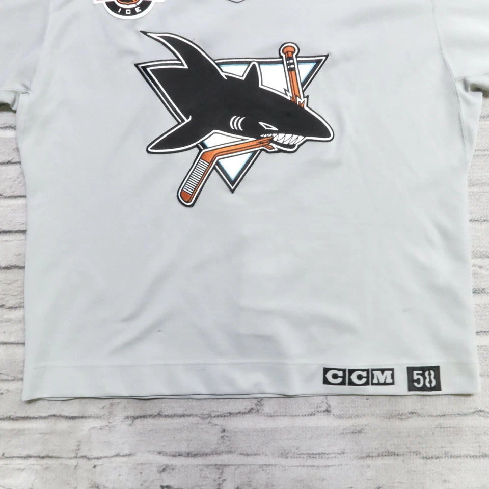 Camiseta deportiva cosida auténtica vintage de práctica con correa de lucha contra el hielo del centro de tiburones de San José Foto 3 de 4