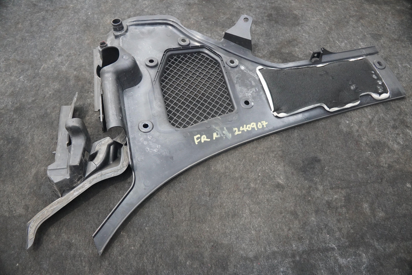 Front Right Under Windshield Cowl Tray Panel 86466000 Ferrari California T 15-18