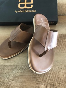 allen edmonds flip flops