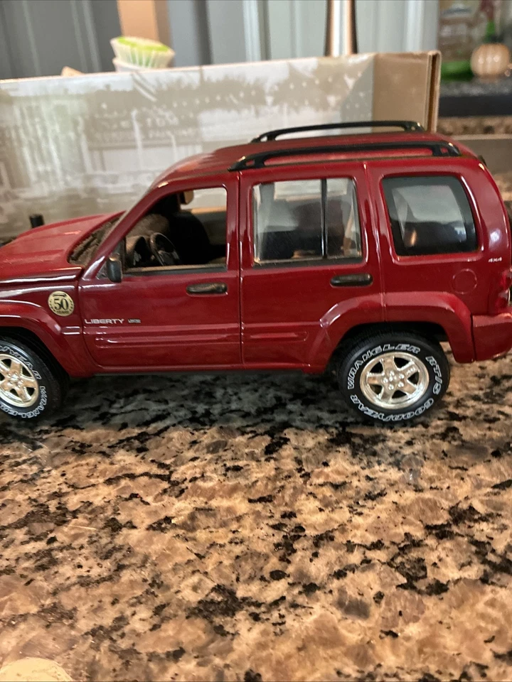 RARE MATCHBOX COLLECTIBLES  50TH ANNIVERSARY 2002 JEEP LIBERTY loose - Image 3 of 4
