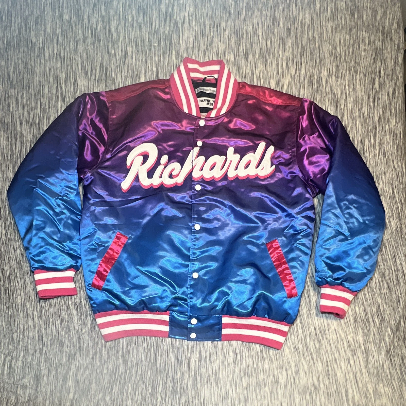 Headgear Classics Miami Heat Dwyane Wade #25 Satin Snap Jacket Blue/Purple
Opens in a new window or 