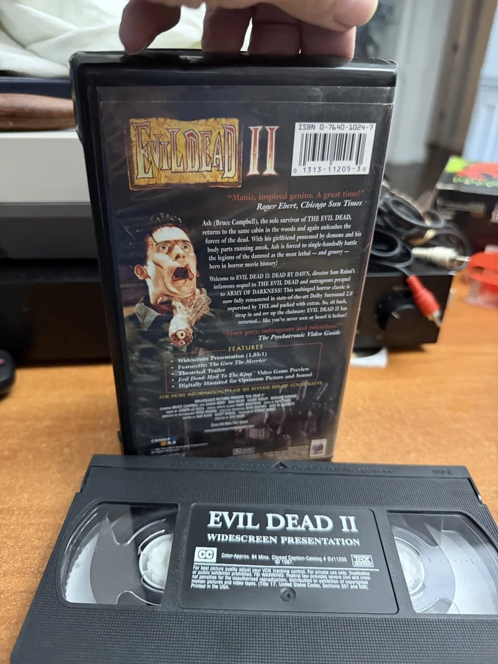 VTG Evil Dead II 2 VHS 2000 Collectors Edition Widescreen Clamshell - Image 3 of 3