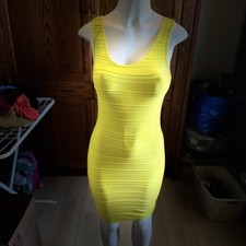 bebe M/L Yellow Cut-Out Sleeveless Bodycon Knit Mini Dress Scoop Neck