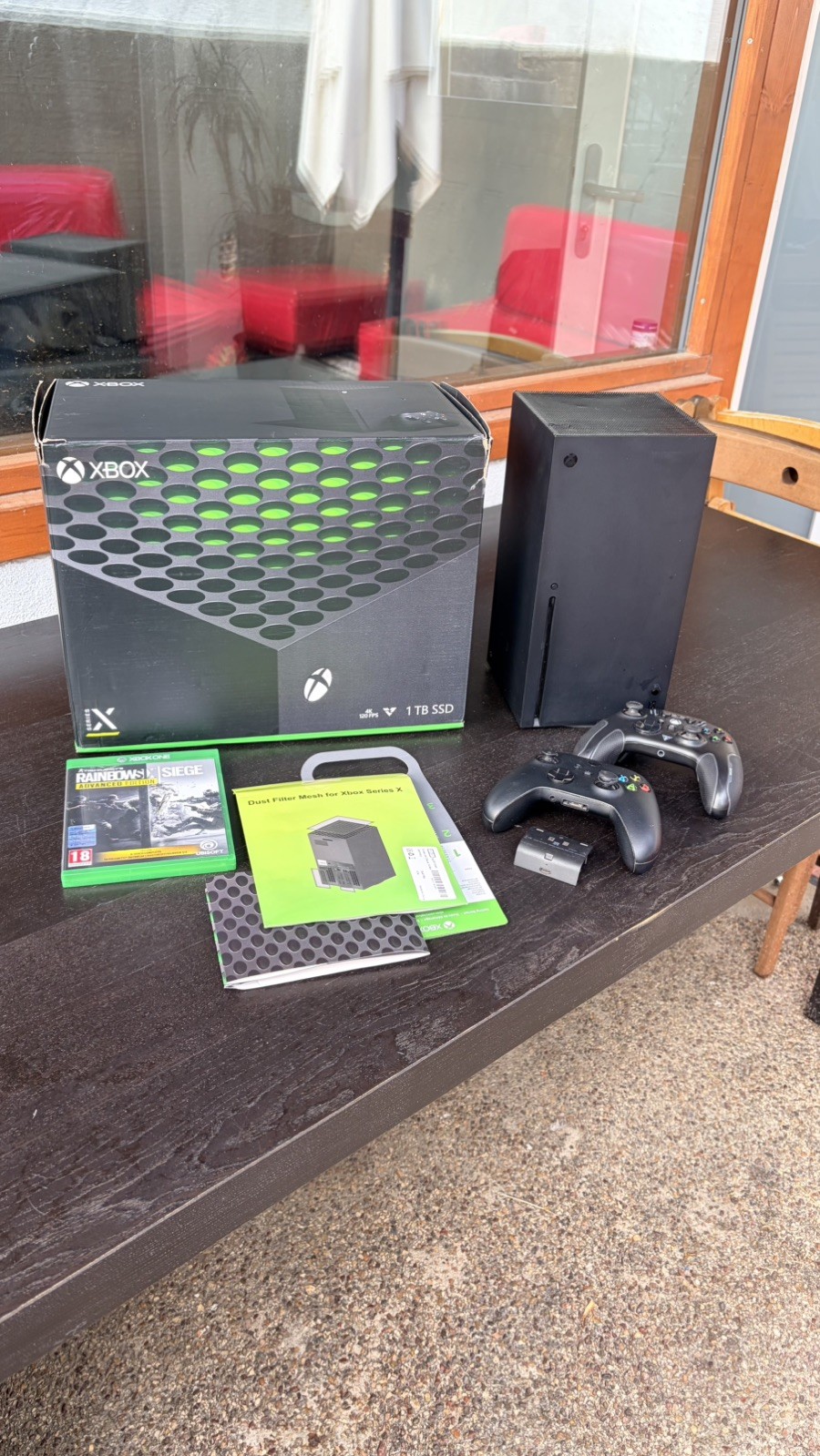 Microsoft Xbox Series X 1TB Console + Accessori