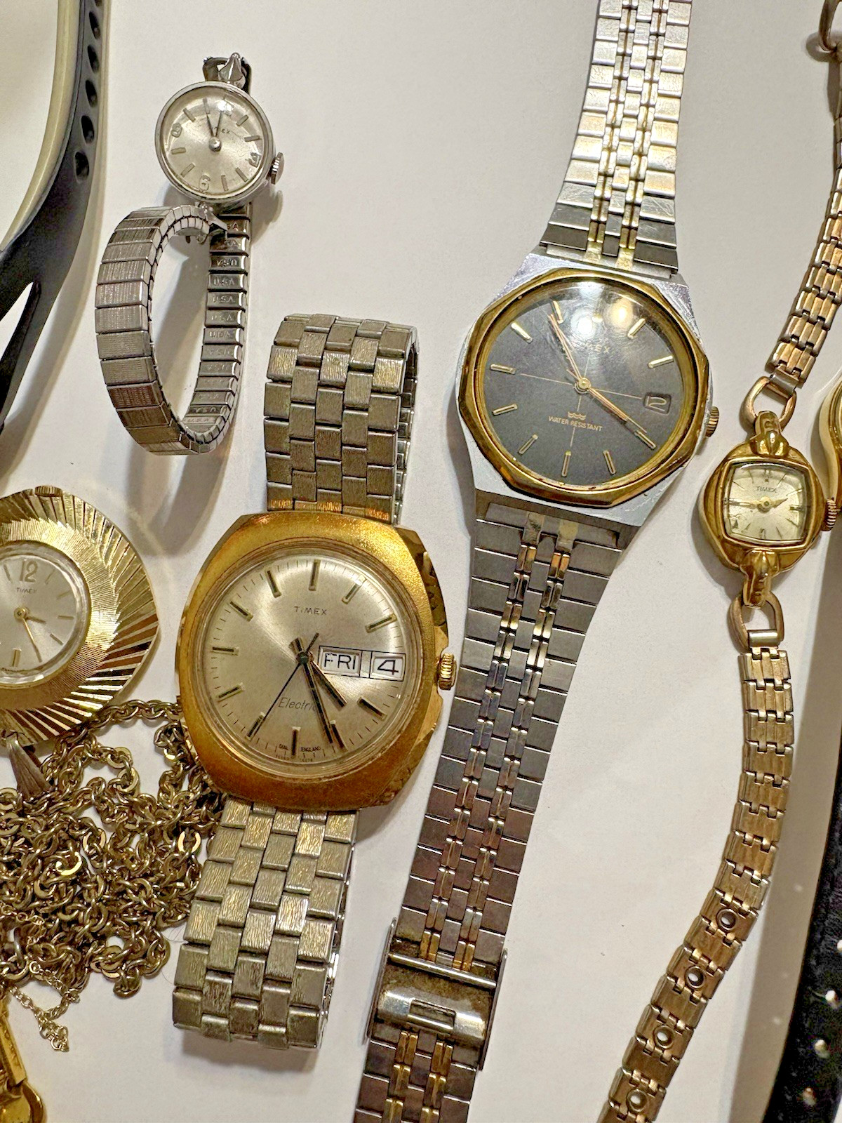 Lot Of Timex Men Women's Vintage Modern Wrist Watches Battery Mechanical As is image 4