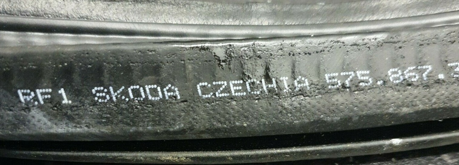 SKODA Karoq Rear Right Door Seal Rubber 575867368F 1.5 Petrol 