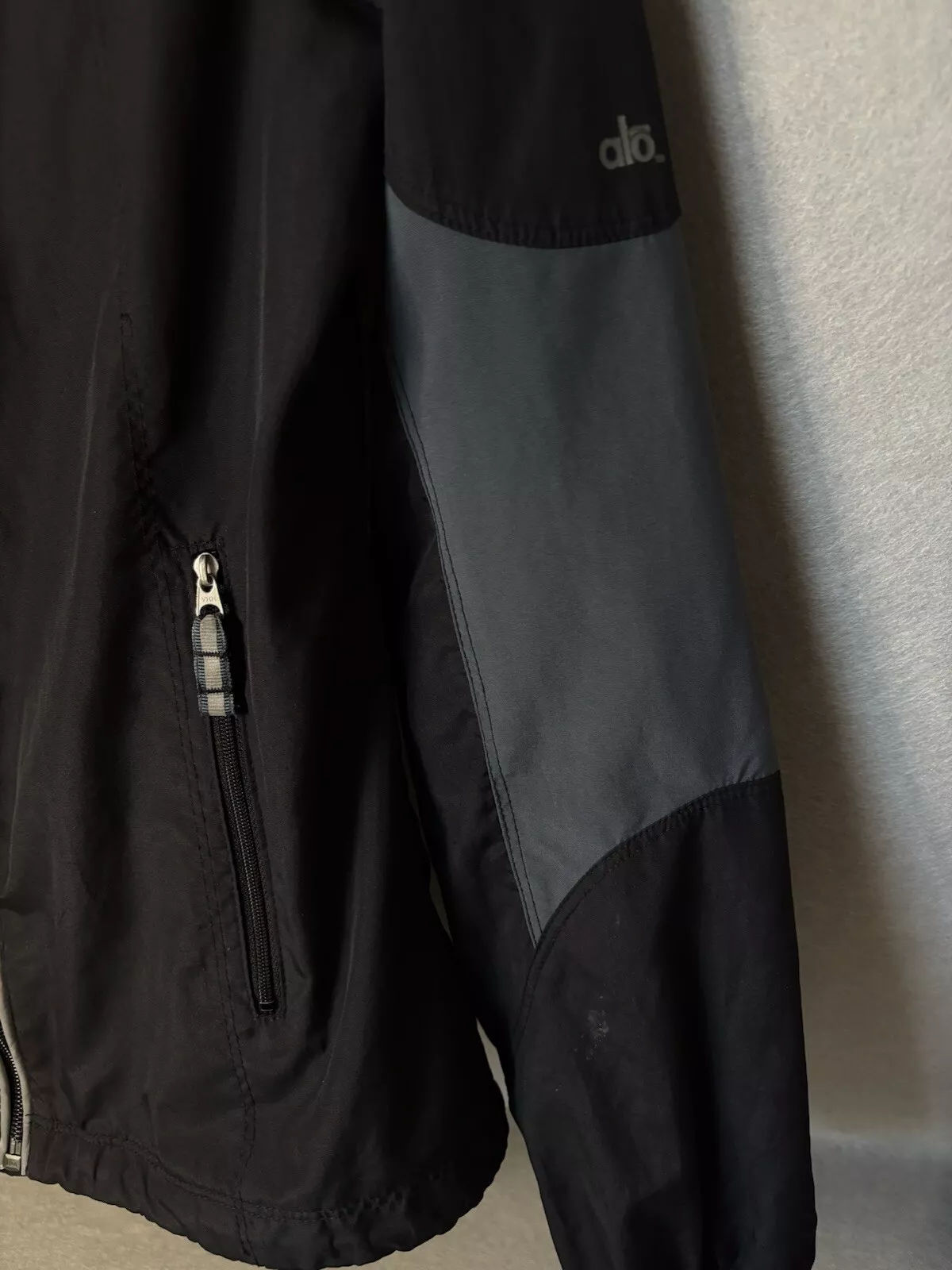 alo-yoga lightweight pull over full zip active jacket