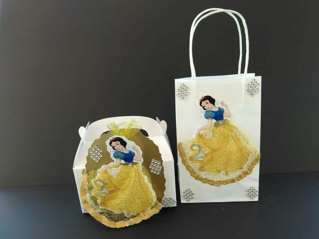 Snow white inspired Disney girl birthday party 12 goody bags or 10 gift boxes.