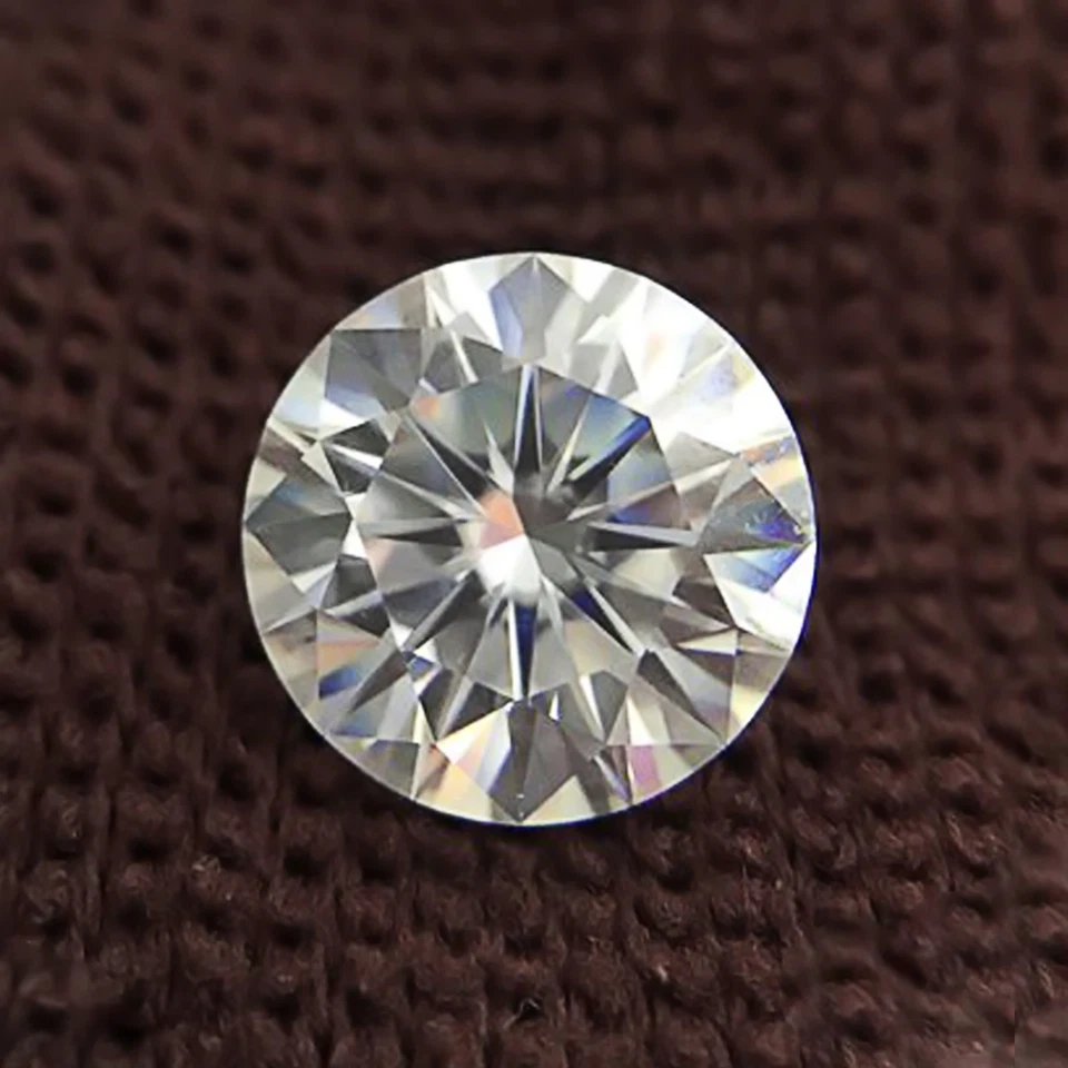 CERTIFIED MOISSANITE LOOSE STONE - ROUND CUT WHITE D COLOUR - SIZES 4 TO 11 MM - Image 4 of 4