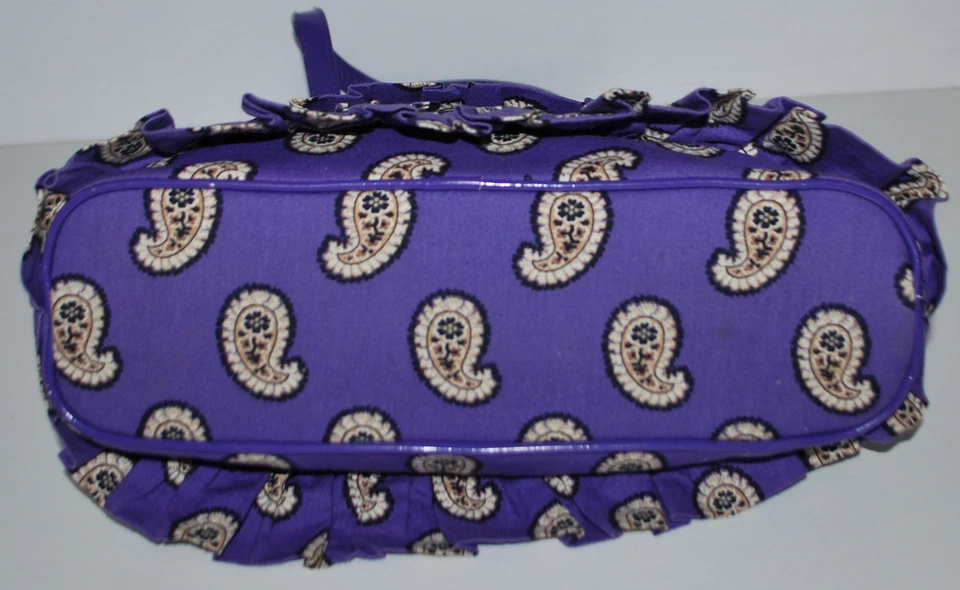 Cartera de Mano Pequeña Vera Bradley Cha Cha con Volantes Simplemente Violeta Púrpura Paisley Foto 3 de 4