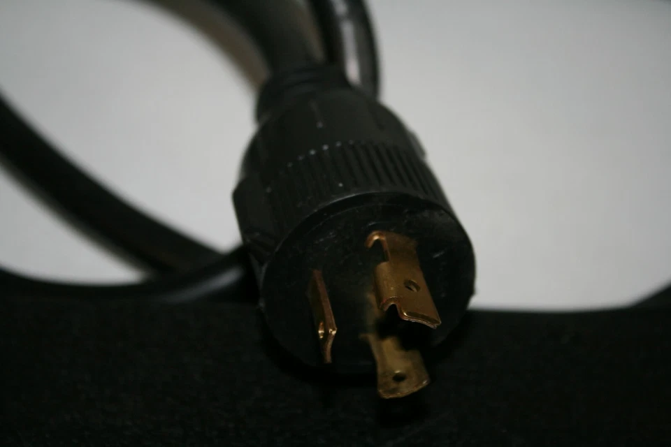 Unidad de distribución de energía protegida contra sobretensiones Panduit XPR120-103D20TL5 12 salidas rack Foto 4 de 4