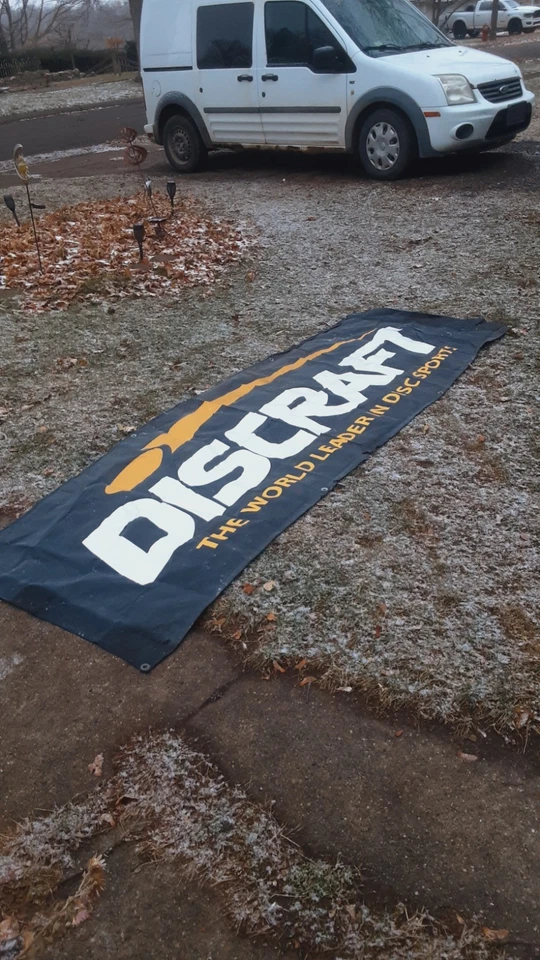Banner de 8 pies X 35 pulgadas, Discraft. Usado. Pareja pequeñas lágrimas pero en general buen artículo. Foto 3 de 4