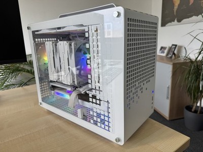 High-End Gaming PC - RX 9070 XT Ryzen 7500F 32GB DDR5 2TB Mini Tiny White Build