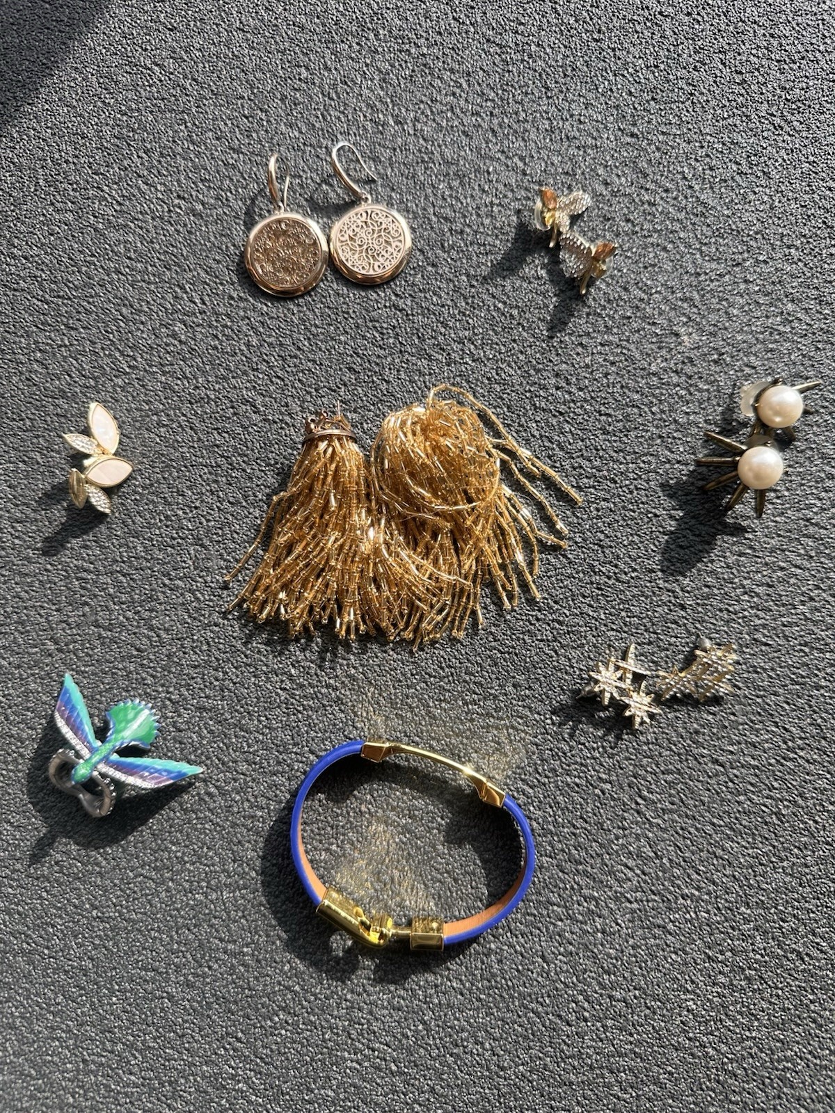 Chic Jewelry Lot with 6 Earrings, Paradise Ring & Hermes-Style Bracelet – Unique & Stylish