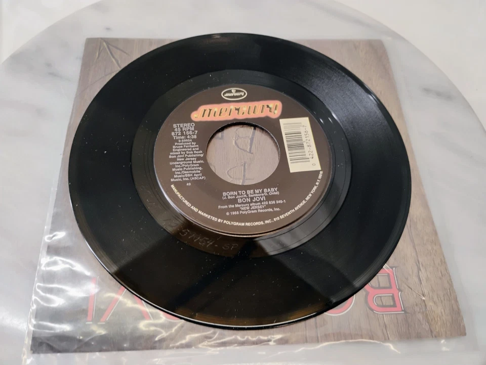 Bon Jovi 7" 45 Record Born to be My Baby Mercury 872 156-7 1988 Hair Metal Foto 3 de 4