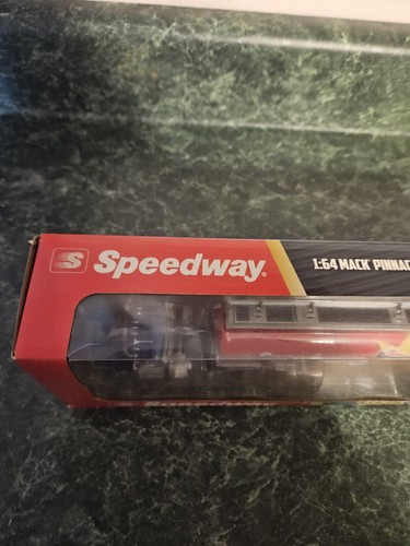 NIB 2016 Speedway Mack Pinnacle Day Cab w/Fuel Tanker Trailer 1:64 Scale - Picture 4 of 8
