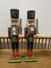 Bożonarodzeniowe dziadki do orzechów, pasująca para 15 cali wysokości globalny międzynarodowy zestaw 2 szt.