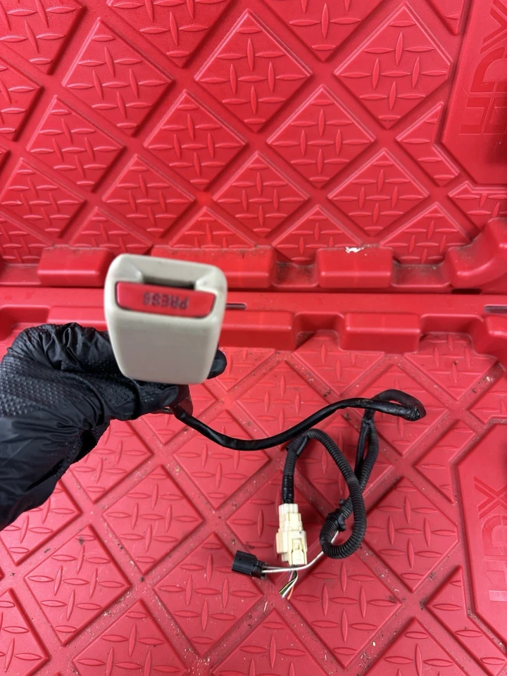 Cinturón de seguridad cubo delantero hebilla de conductor se adapta 03-04 LEXUS GX470  Foto 3 de 4