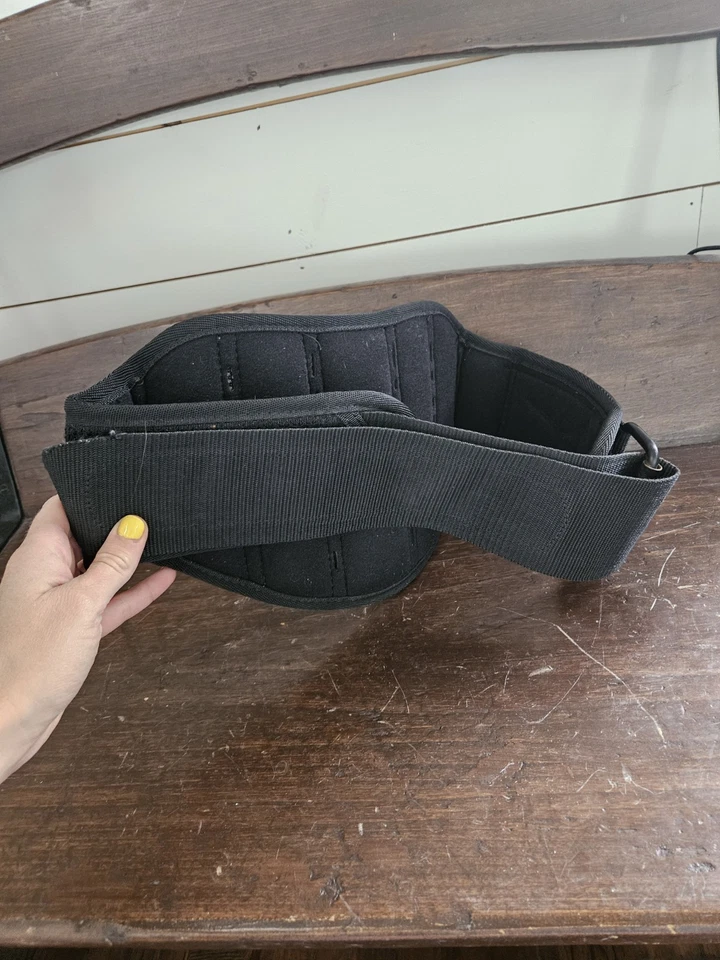 Cinturón de entrenamiento de levantamiento de pesas estructurado Nike negro, talla pequeña Foto 2 de 4