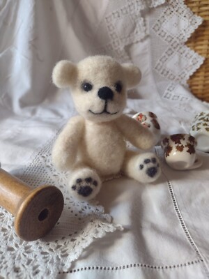 Nadelgefilzt OOAK cremefarbener Teddybär mit Gelenken Handarbeit Geschenk von Jen x