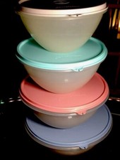 Tupperware NEW VINTAGE Classic Wonderlier Mix...