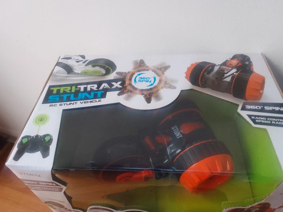 BRAND NEW IN BOX Tri-trax Radio Controlled Stunt Vehicle 360° Spins - Ideal Gift - Image 4 of 4