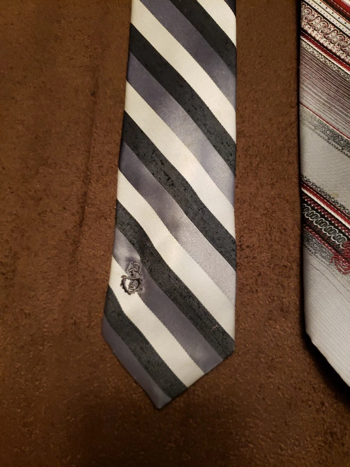 Lote de 3 corbatas con logotipo Via Re (lote 4) Foto 2 de 4