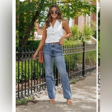 Women's NWT medium wash jeans. Size S.