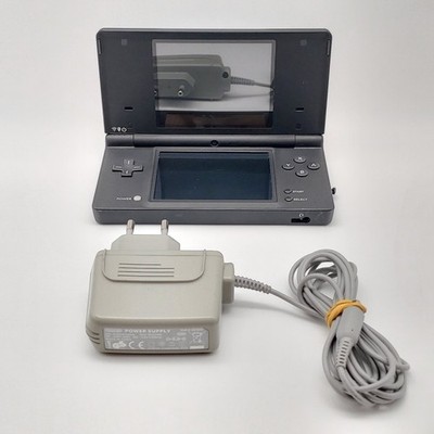 Nintendo DSi Handheld Konsole + Brain Training - geprüft