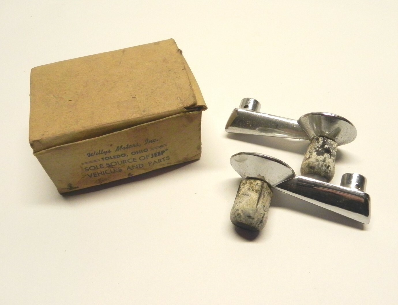 1952-55 WILLYS AERO | *NOS* REAR DOOR WINDOW HANDLE CRANKS (2) WILLYS #685957