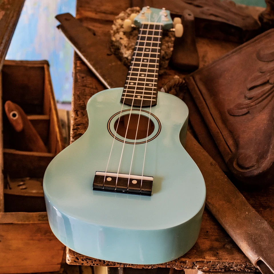 Ukelele soprano azul Daphne tilo diente de sierra 15 trastes principiante estudiante Uke Foto 3 de 4