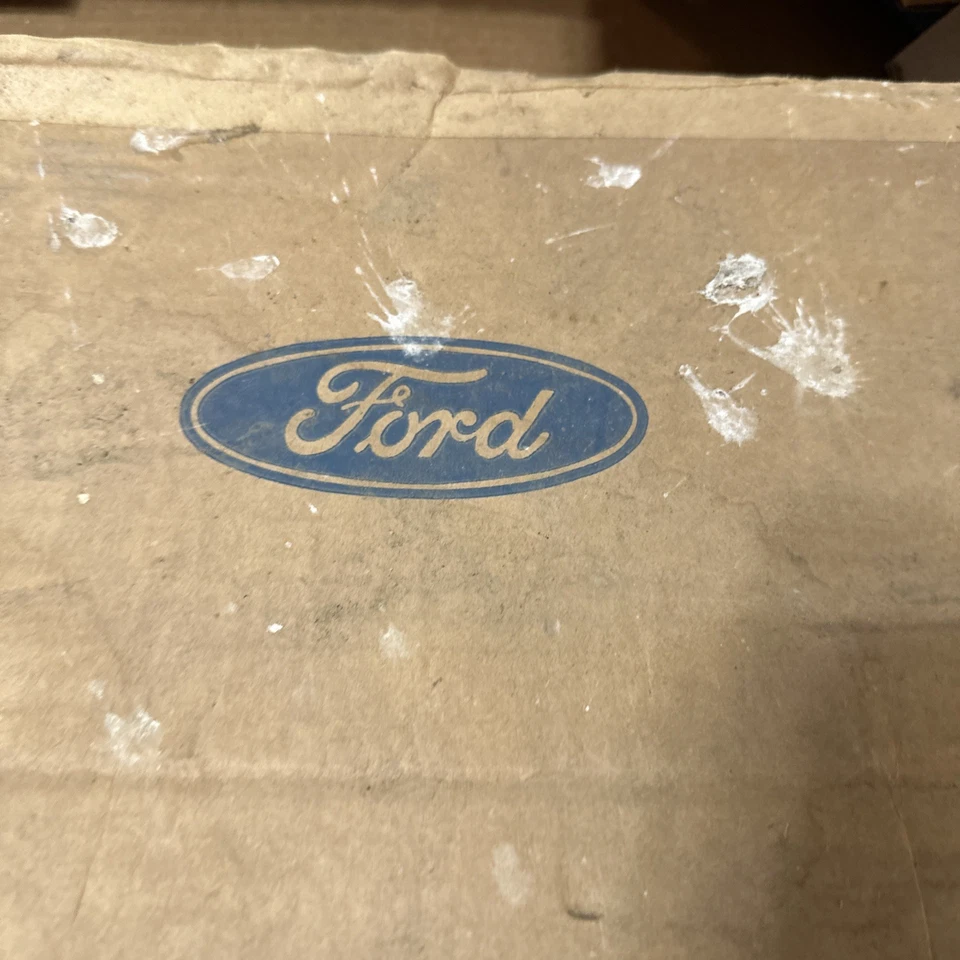 Sello de maletero OEM Ford D9AZ5443720A desmontable 1980-87 Lincoln Continental Foto 4 de 4