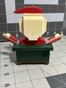 Santa LEGO Holiday and Christmas 40206 - As Pictured. Probably Incomplete.