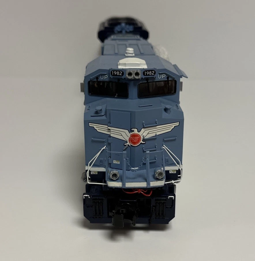 Union Pacific Heritage Series Missouri Pacific SD70ACe Diesel Engine W/Proto 2 - Image 2 of 4