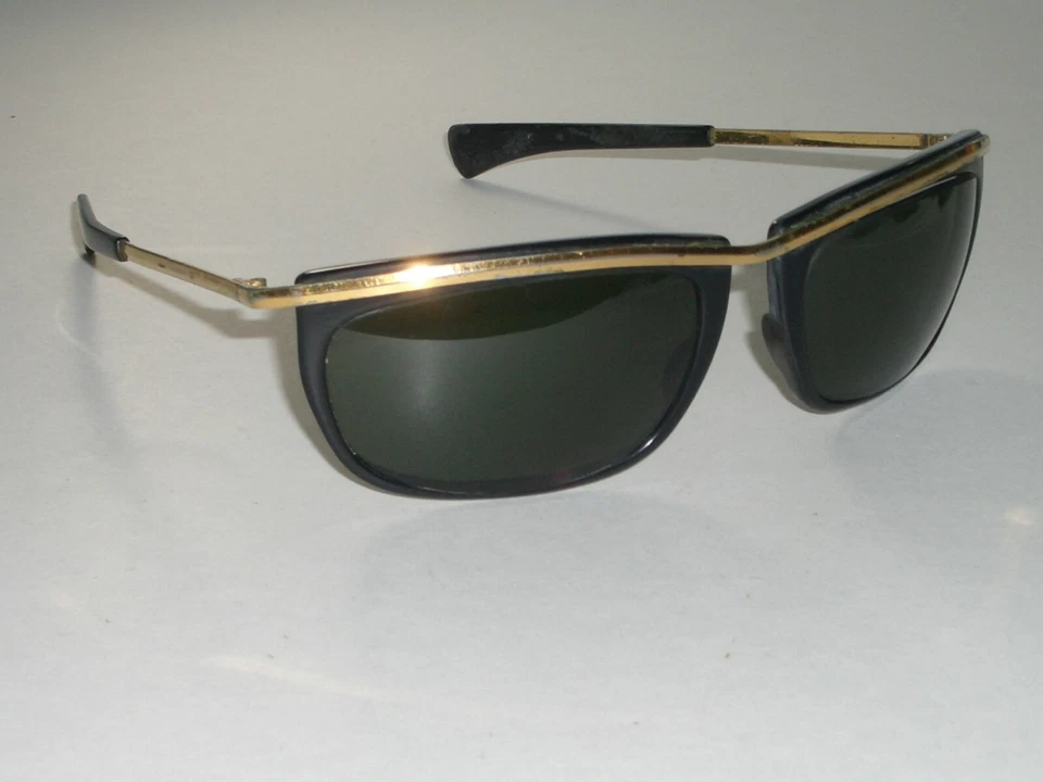 1970's VINTAGE B&L RAY BAN L1000 GOLD/BLACK G15 UV OLYMPIAN WRAP SUNGLASSES  - Image 3 of 4