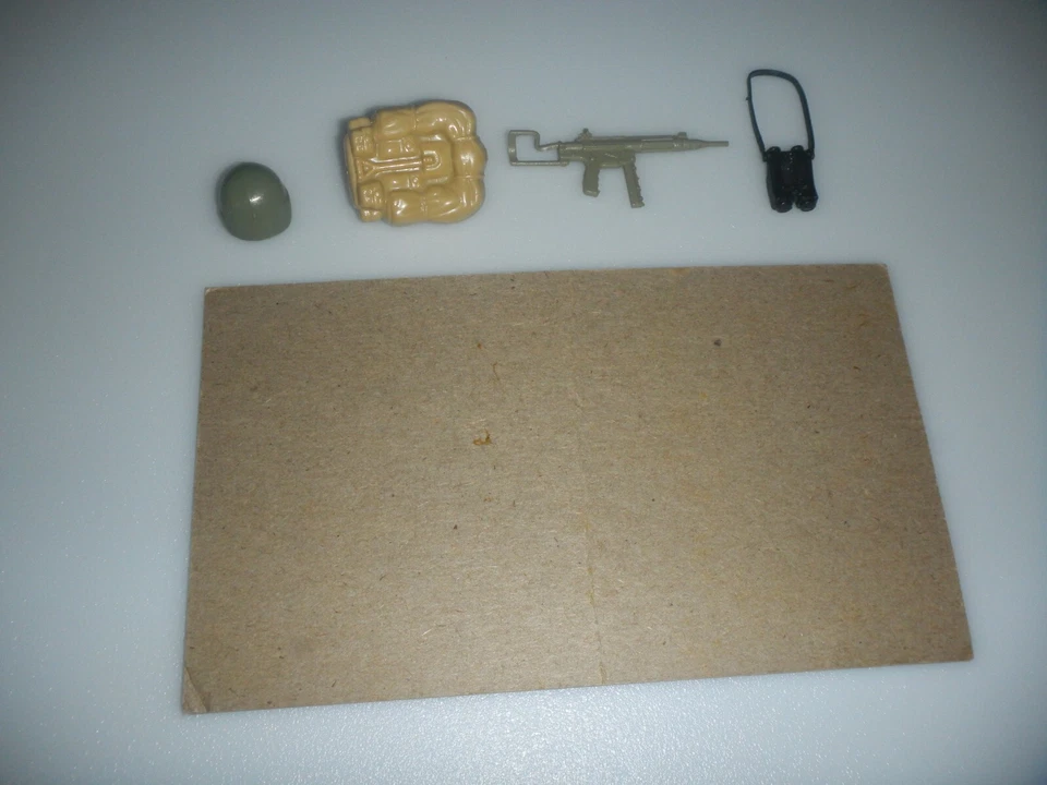 G.I. 1983 Pegatina de bandera y tarjeta de archivo sin cortar GI Joe Mail Away Duke v1 *100 % completa Foto 2 de 4