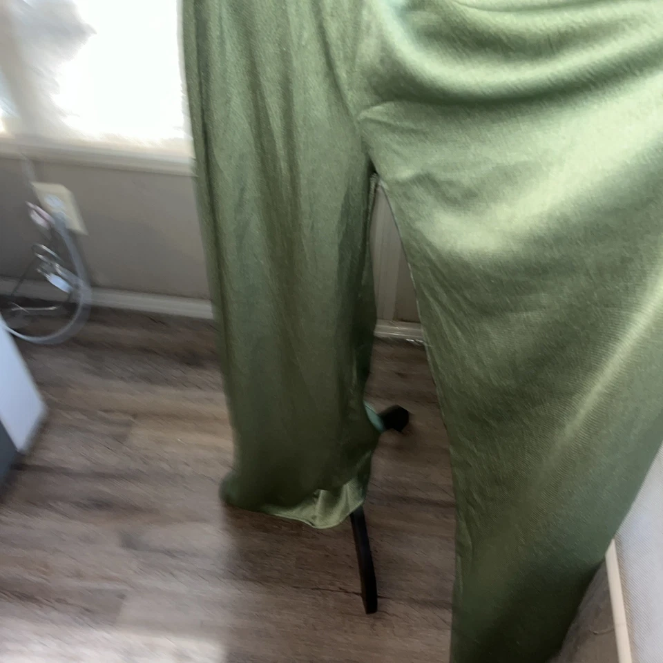 Mica’s Jumpsuit Green Size S Plunge Neck Halter Sexy One Piece Foto 2 de 4