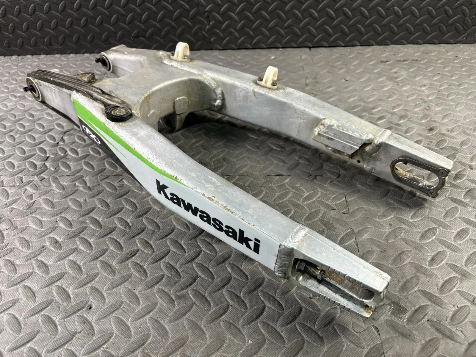 07-08 2007 KAWASAKI KX450F OEM Swingarm Swing Arm Rear Suspension 33001-0108